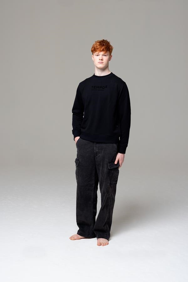 SUDADERA | 558 | Tempo8 – Arte y diseño en movimiento con el bailarín